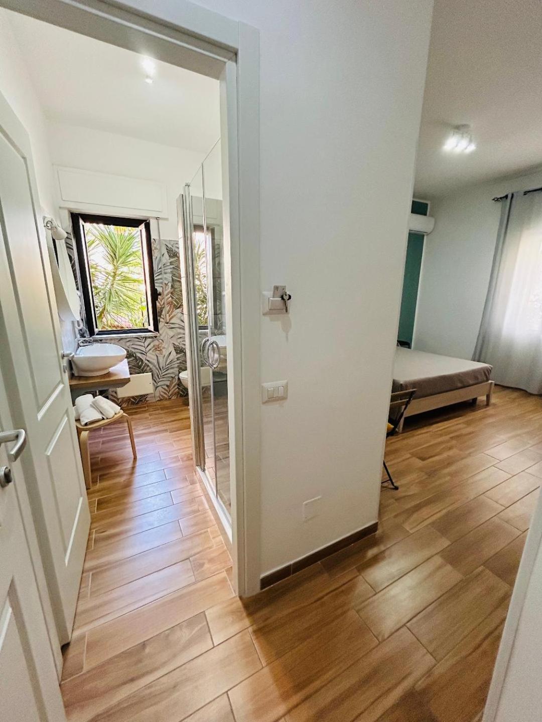 La Maison Derriere トロペーア エクステリア 写真